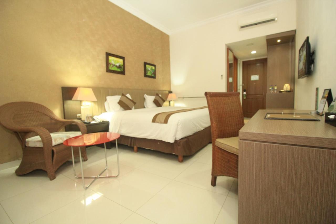 Hotel On The Rock Kupang  Bagian luar foto