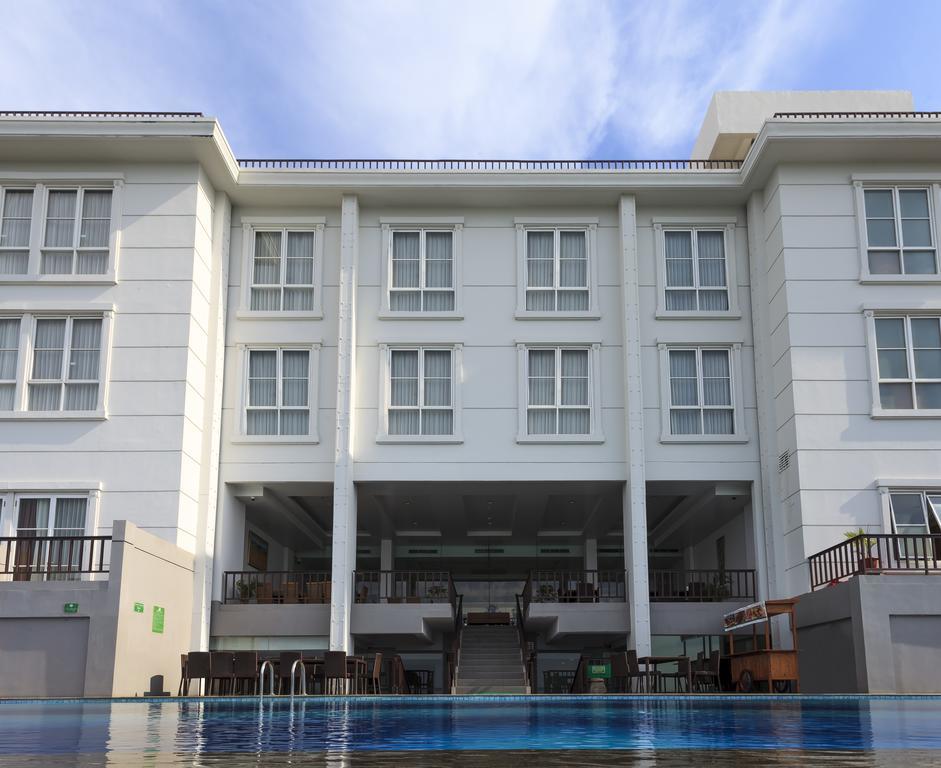 Hotel On The Rock Kupang  Bagian luar foto