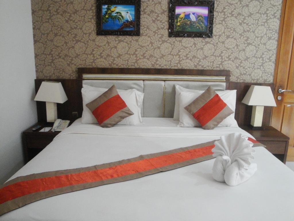 Hotel On The Rock Kupang  Bagian luar foto