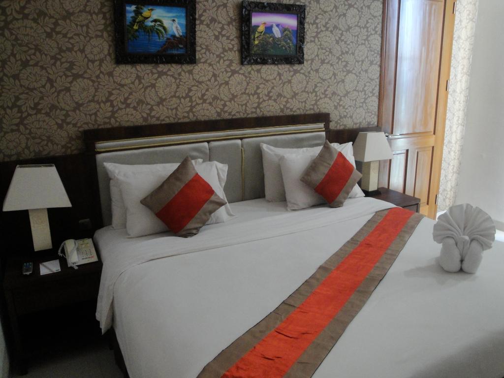 Hotel On The Rock Kupang  Bagian luar foto