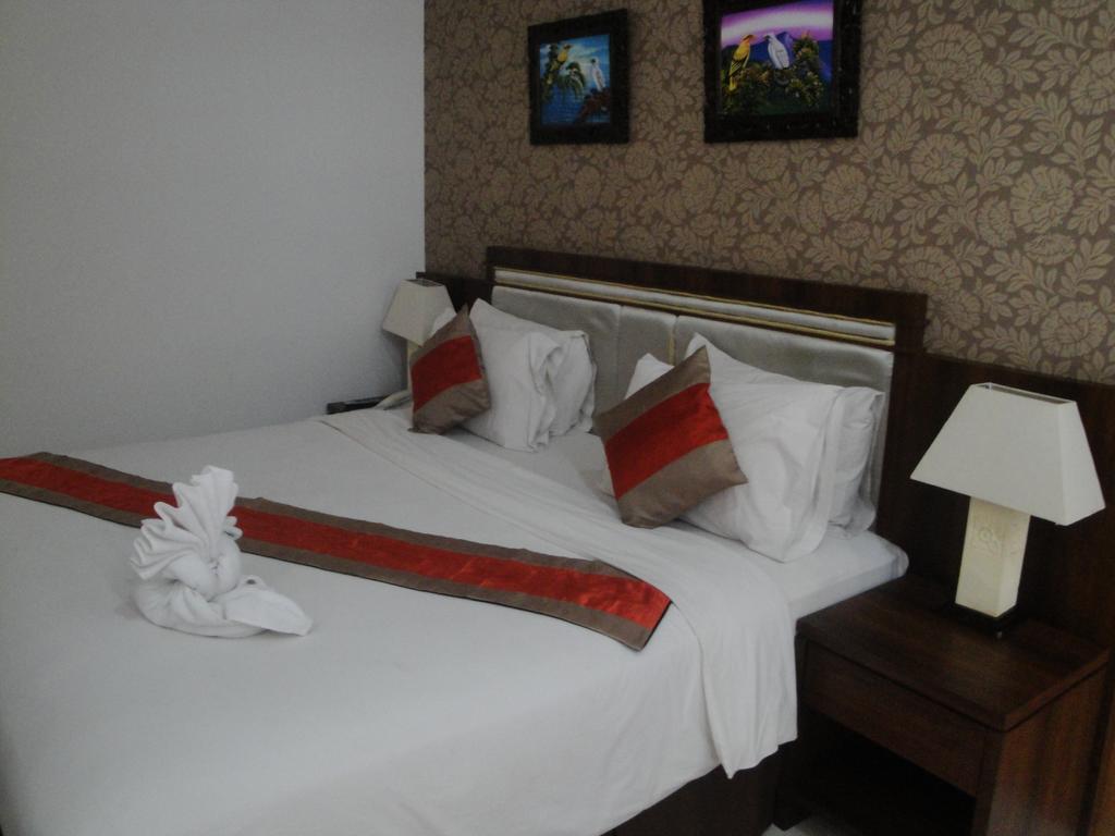 Hotel On The Rock Kupang  Bagian luar foto