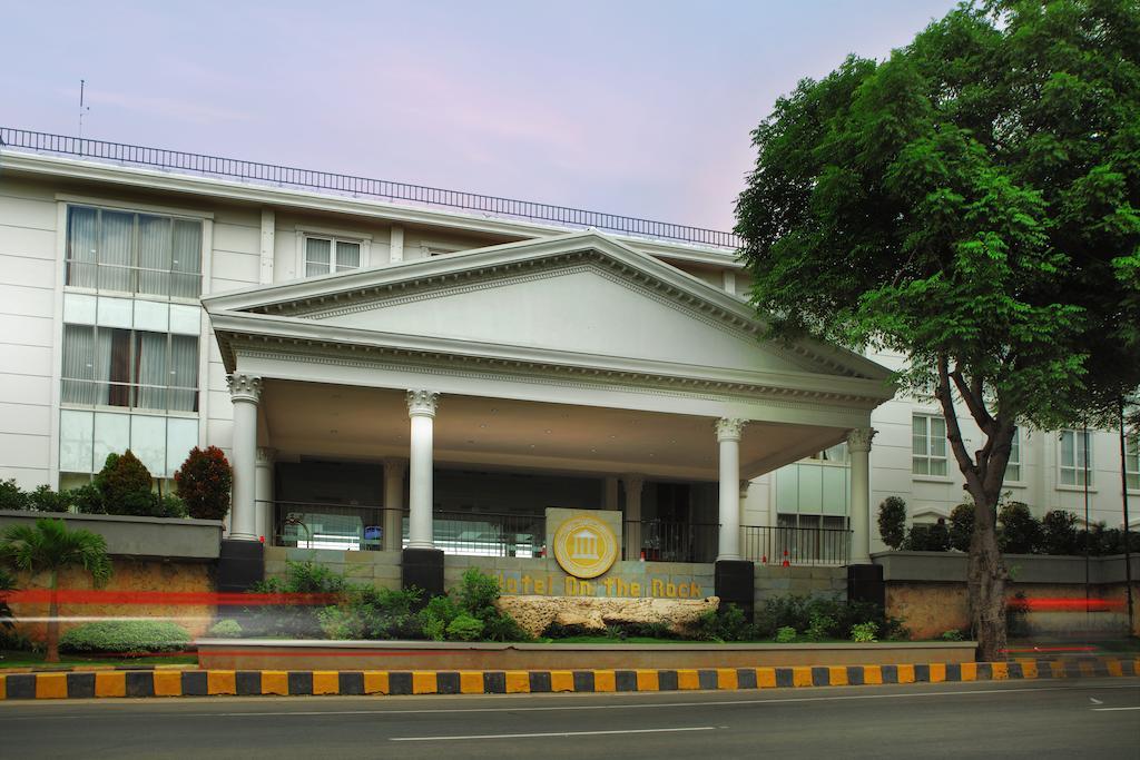 Hotel On The Rock Kupang  Bagian luar foto